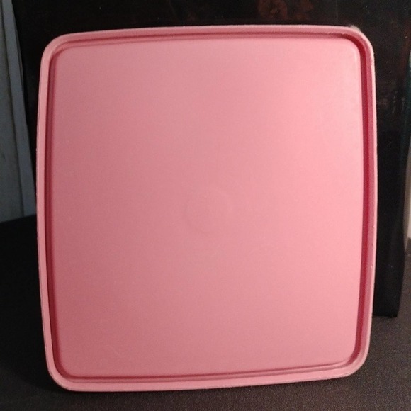 Tupperware sandwich keeper w/ lid and Refrigerator bowls X2 w/lids (B8) - Picture 5 of 16